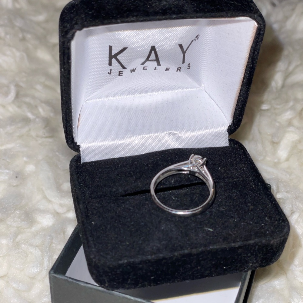 Women’s Multi-Diamond Round Cut 1 /10 ct  Ring